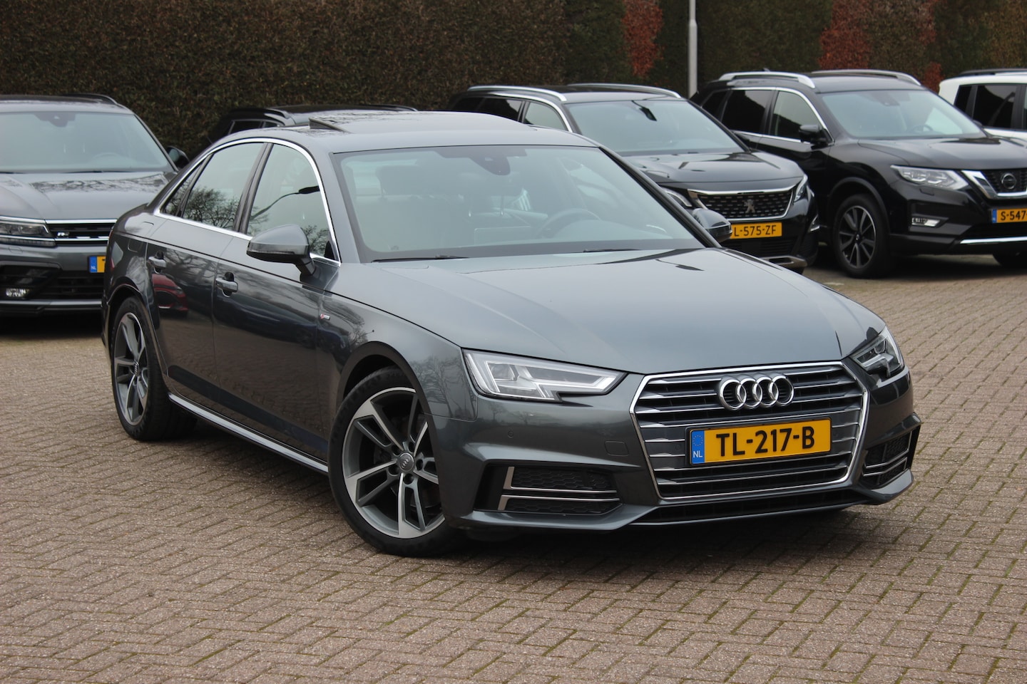 Audi A4 Limousine - 1.4 TFSI Sport S line edition / Schuifdak / Leder&Alcantara / B&O / 18'' / Virtual Cockpit - AutoWereld.nl