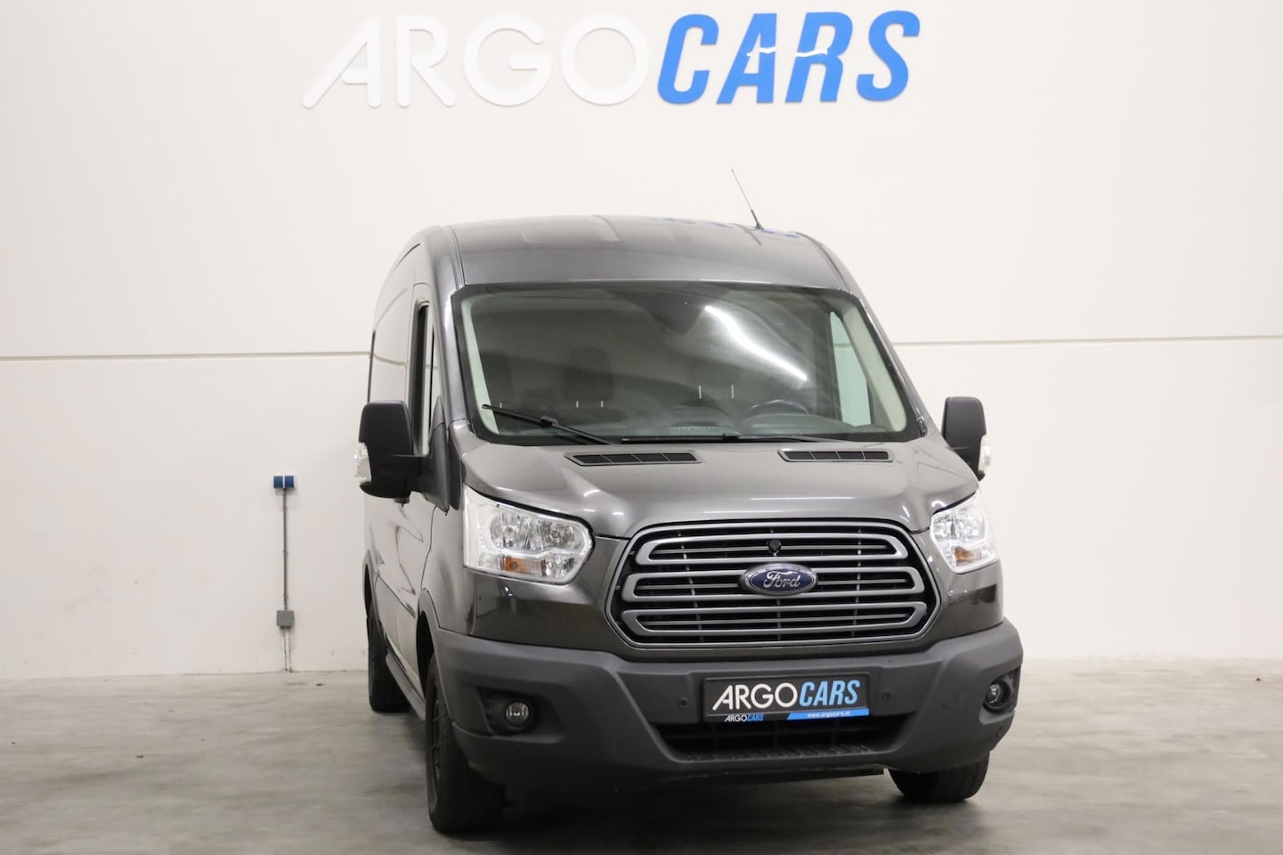 Ford Transit - 330 2.0 TDCI L2/H2 AIRCO CRUISE CONTROL TREKHAAK PDC GRIJS LEASE V/A € 122,- p.m. INRUIL M - AutoWereld.nl