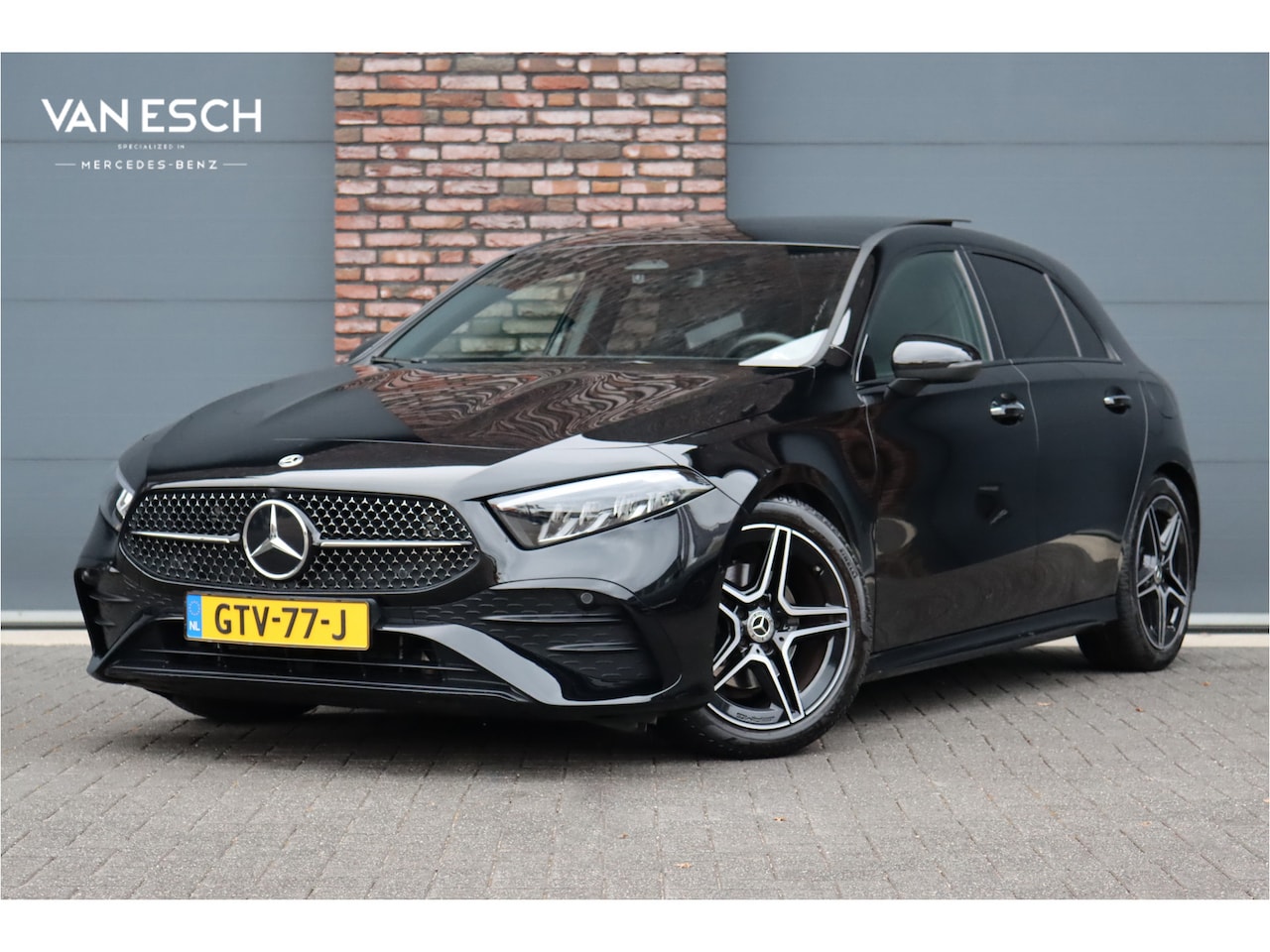 Mercedes-Benz A-klasse - 180 AMG Line Aut7 | Facelift | Panoramadak | Verwarmd Stuurwiel | Trekhaak | Camera | Keyl - AutoWereld.nl