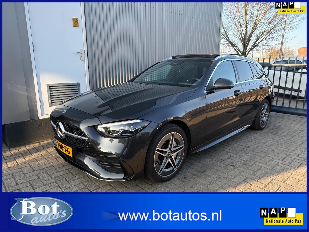 Mercedes-Benz C-klasse Estate - 300 e AMG Line / NEDERLANDSE AUTO / LEDER / NAVIGATIE / ACHTERUITRIJCAMERA/CRUISE CONTROL - AutoWereld.nl
