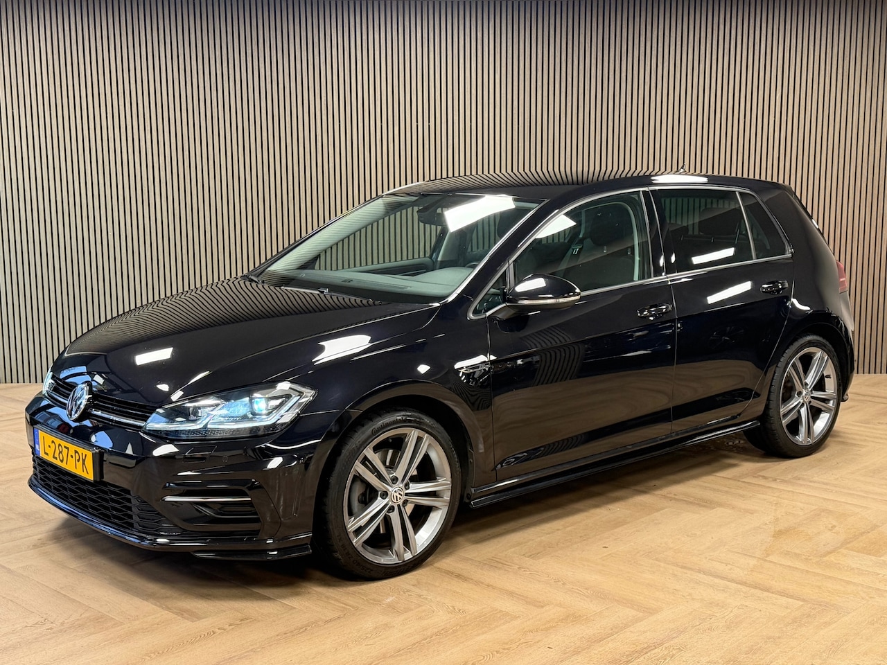 Volkswagen Golf - 1.4 TSI Highline Business R-Line DEALERONDERHOUDEN STANDKACHEL PARKEERSENSOREN NAVI AIRCO - AutoWereld.nl