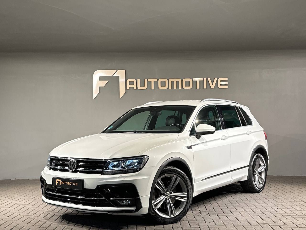 Volkswagen Tiguan - 2.0 TSI 4Motion Highline Keyless|CarPlay - AutoWereld.nl