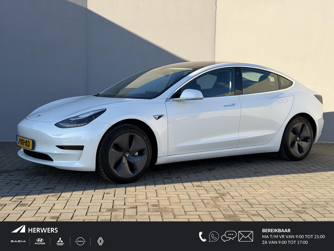 Tesla Model 3 - Standard RWD Plus 60 kWh / SOH 90% / Panoramadak / WLTP 448 km / CCS / Autopilot / Camera - AutoWereld.nl