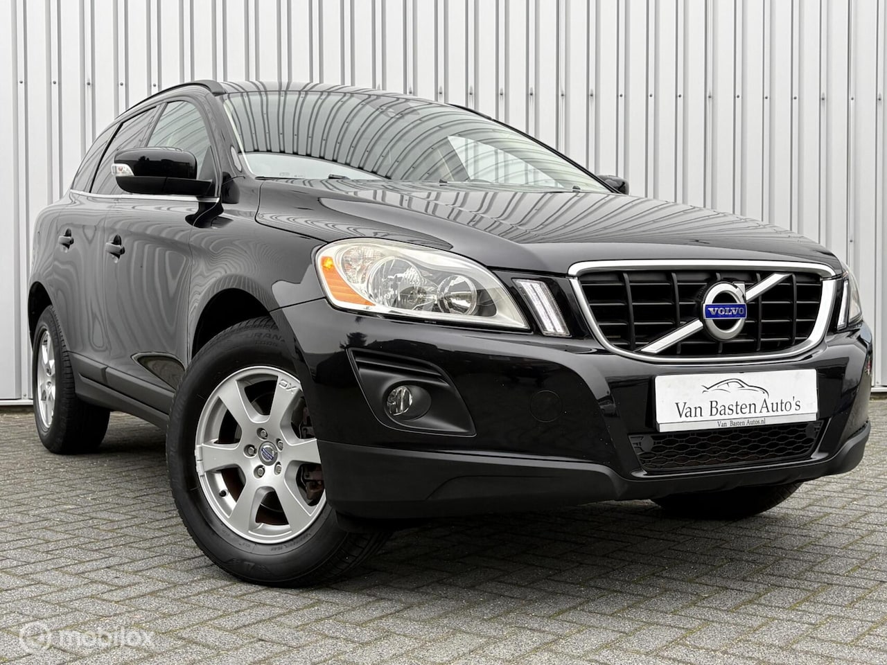 Volvo XC60 - 2.4D Momentum | Aut | 5 cil | Leder | Navi | PDC | Youngtimer | 175pk | Volledig dealer on - AutoWereld.nl
