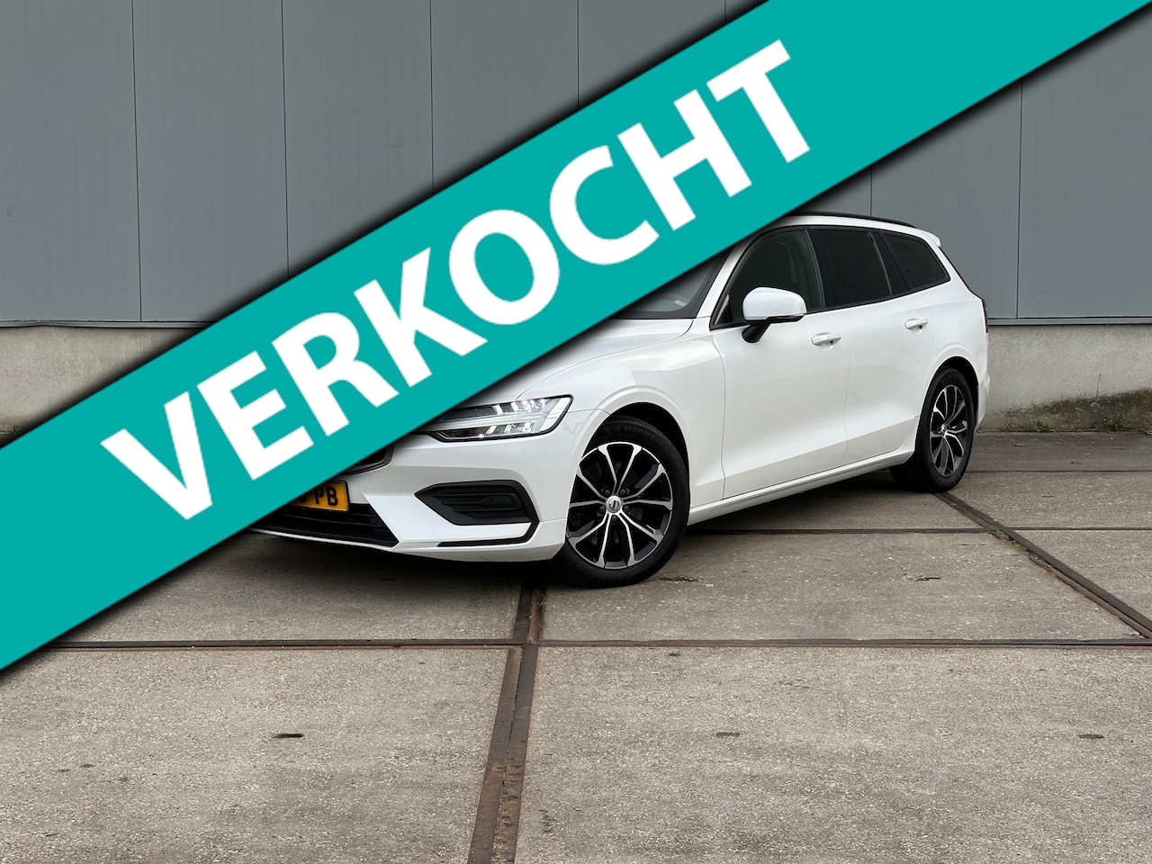 Volvo V60 - 2.0 B3 Momentum Advantage Camera, Stuurverwarming! - AutoWereld.nl