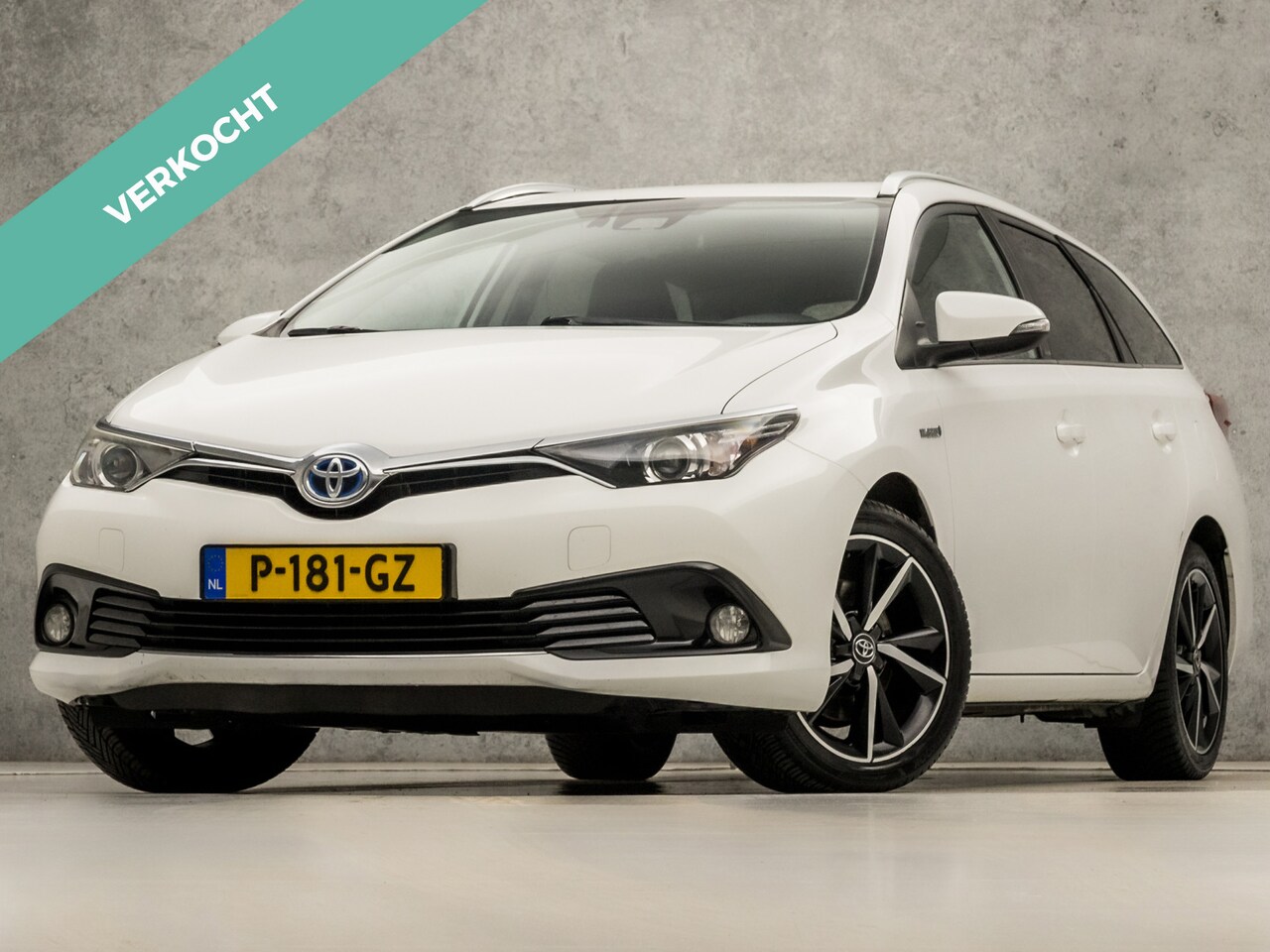 Toyota Auris Touring Sports - 1.8 Hybrid Sport Automaat (GROOT NAVI, CLIMATE, GETINT GLAS, STOELVERWARMING, SPORTSTOELEN - AutoWereld.nl