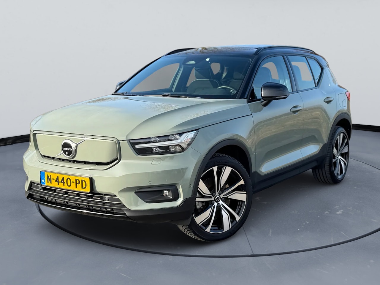 Volvo XC40 - Recharge P8 AWD R-DESIGN|PANO|408PK|NAP| - AutoWereld.nl