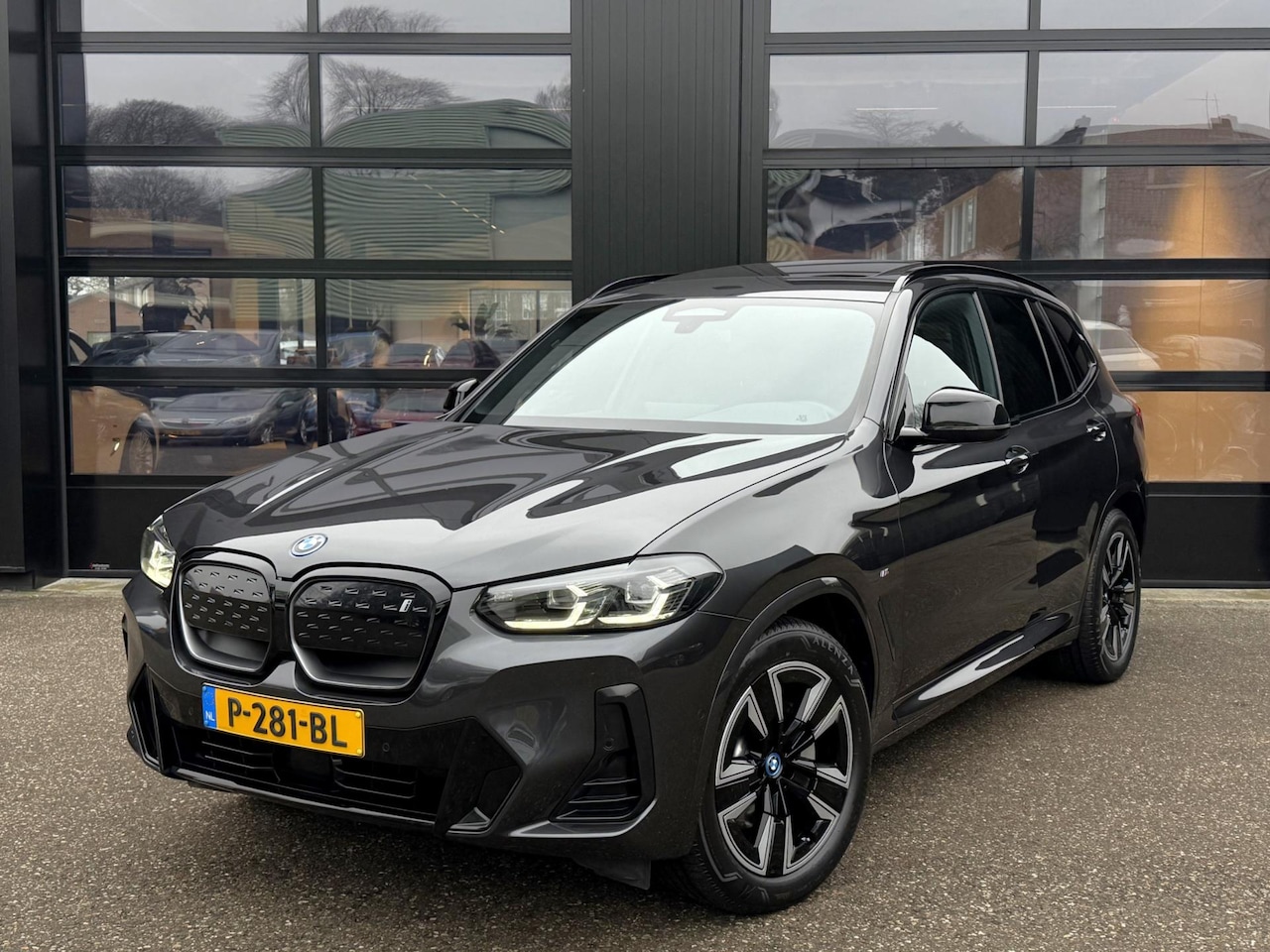 BMW iX3 - M-Sport Shadowline 80 kWh Pano 95%SOH Facelift LCI - AutoWereld.nl