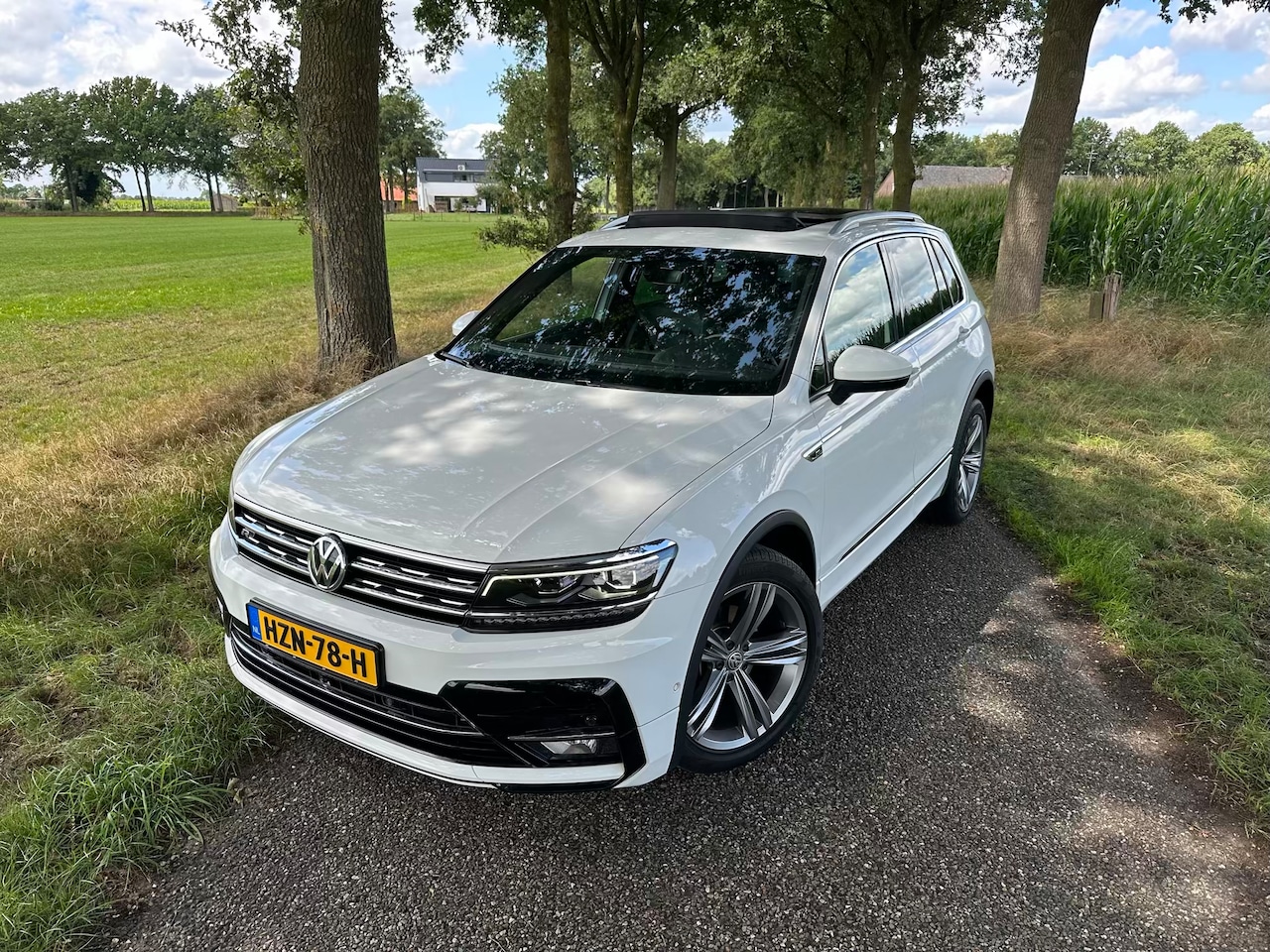 Volkswagen Tiguan - 1.4 TSI ACT Highline Business R |Volledig R-Line|360|Pano|Leer - AutoWereld.nl