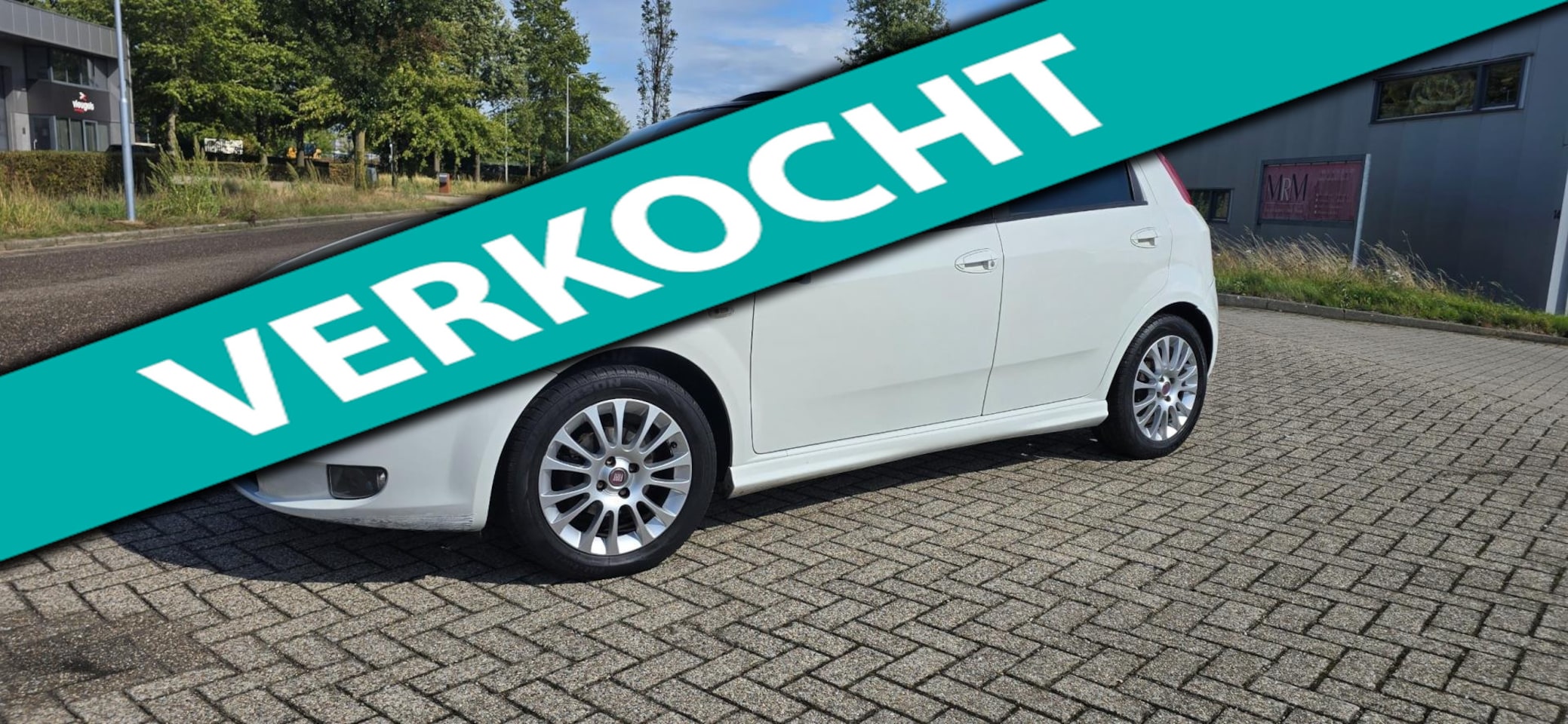 Fiat Grande Punto - 1.4 NeroBianco Schuifdak, panoramdak,luxe uitvoering - AutoWereld.nl