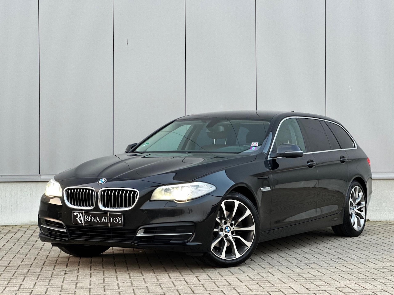 BMW 5-serie Touring - 520i Luxury Edition | AUT | NAVI | XENON | LEDER | PDC | - AutoWereld.nl