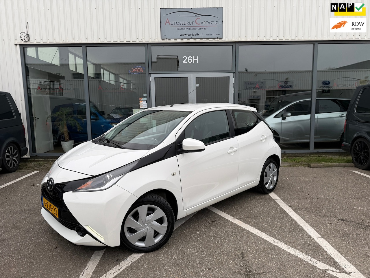Toyota Aygo - 1.0 VVT-i x-play AIRCO | CLIMA | CRUISE | DEALER ONDERHOUDEN | NAP | APK | - AutoWereld.nl