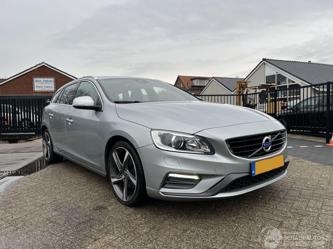 Volvo V60 - V-60 1.5 T3 R-Design - AutoWereld.nl