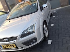 Ford Focus Wagon - 1.6-16V Futura