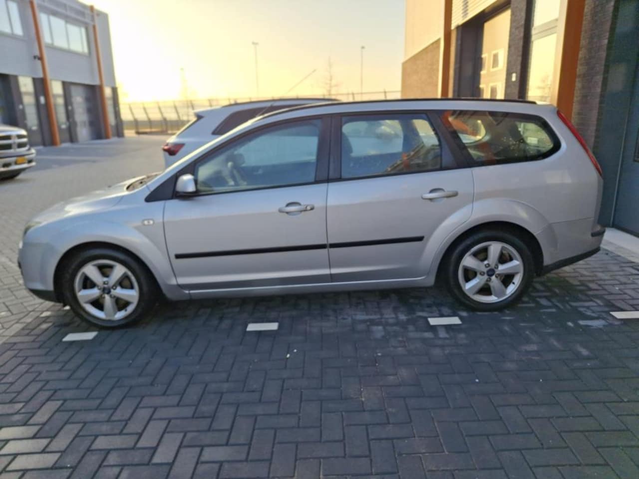 Ford Focus Wagon - 1.6-16V Futura 1.6-16V Futura - AutoWereld.nl