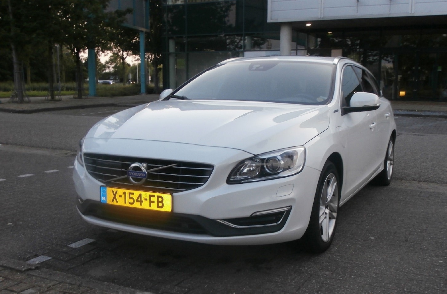 VOLVO V60 TWIN ENGINE