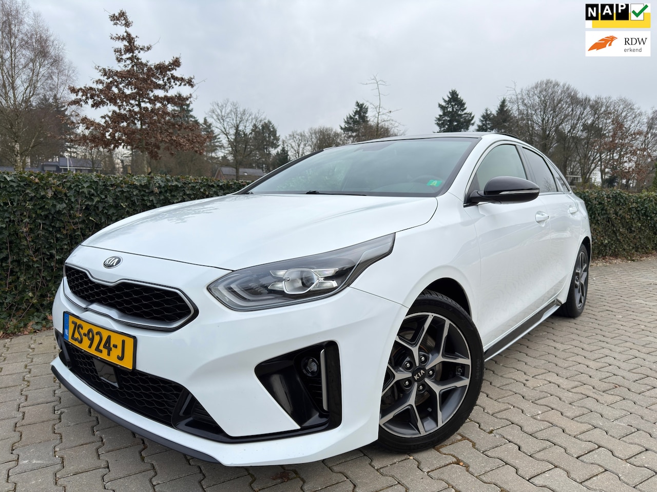 Kia Pro cee'd - 1.4 T-GDI GT-Line 6-Bak , Panodak , Clima / Cruise / Camera-Multimedia / Leder / Pdc / Xen - AutoWereld.nl