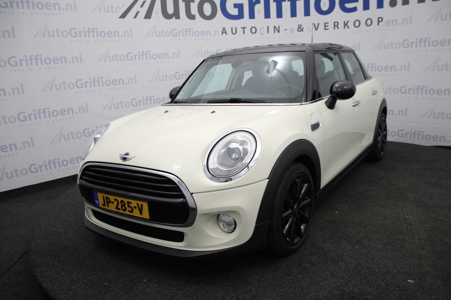 MINI Cooper - Mini 1.5 Chili Serious Business keurige 5-deurs - AutoWereld.nl
