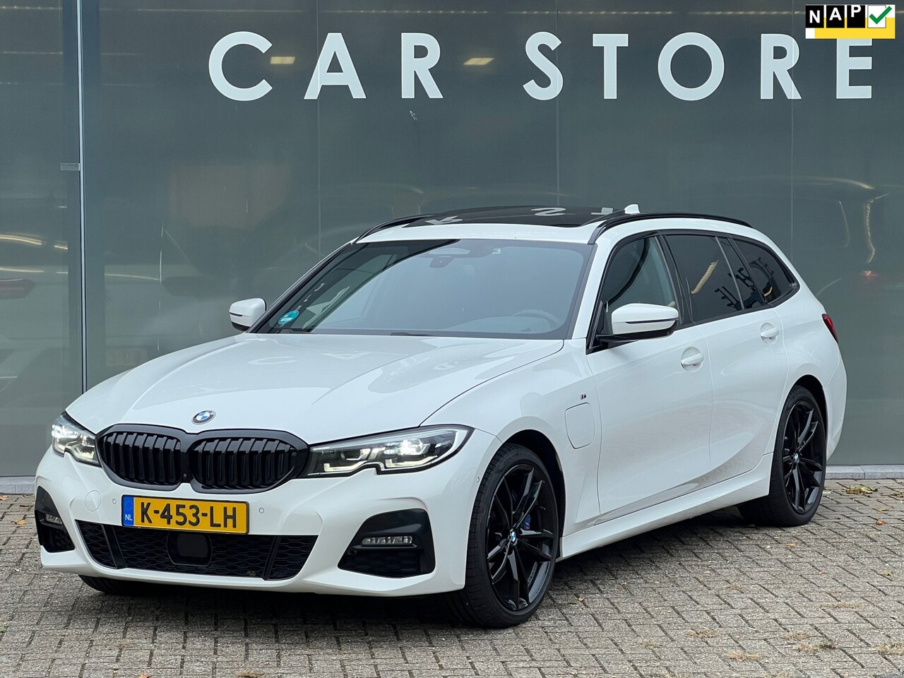 BMW 3-serie Touring - 330e M-SPORT PANO TREKHAAK Harman Kardon - AutoWereld.nl