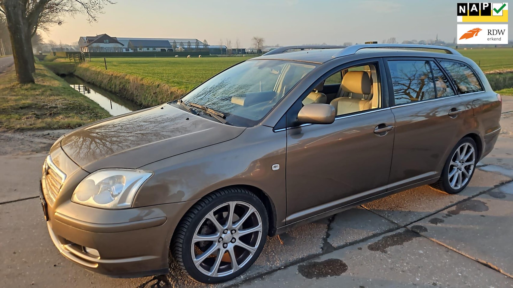 Toyota Avensis Wagon - 2.0 VVTi Executive/ automaat/ leder/ climatronic - AutoWereld.nl