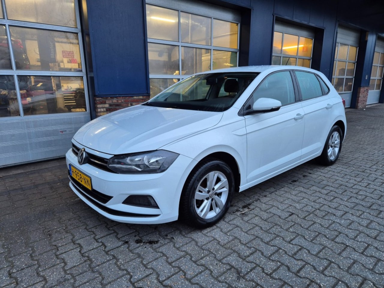 Volkswagen Polo - 1.0 TSI Comfortline Business 1.0 TSI COMFORTLINE BUSINESS, CARPLAY, NAVI, ADAPTIEVE CRUISE, ALL IN prijs! - AutoWereld.nl