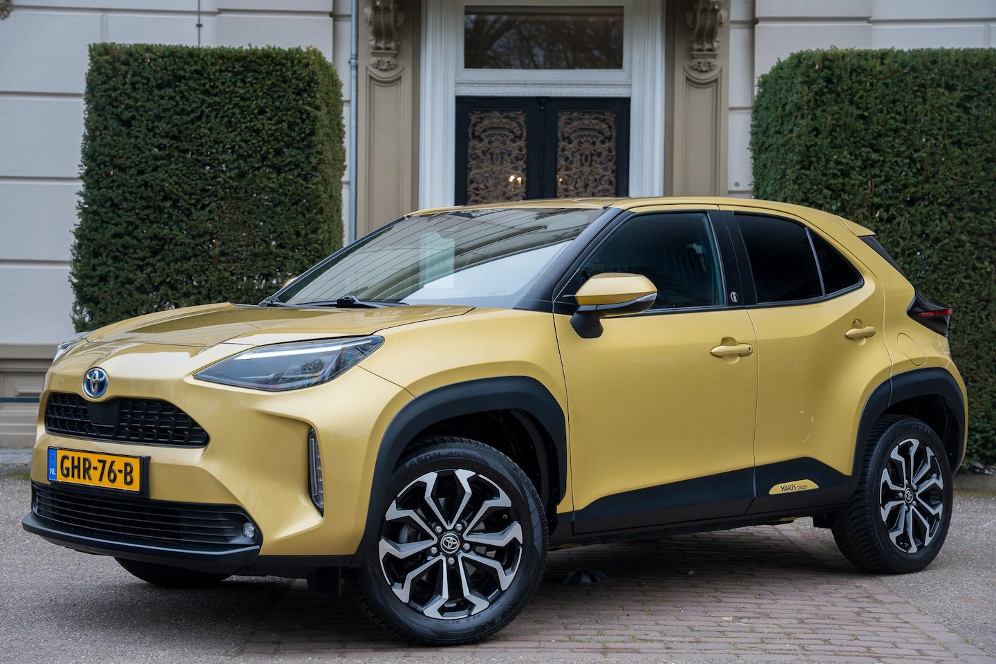 Toyota Yaris Cross - 1.5 Hybrid Dynamic ADAPTIVE | CAMERA | CARPLAY | STUURVERW| NIEUWSTAAT - AutoWereld.nl