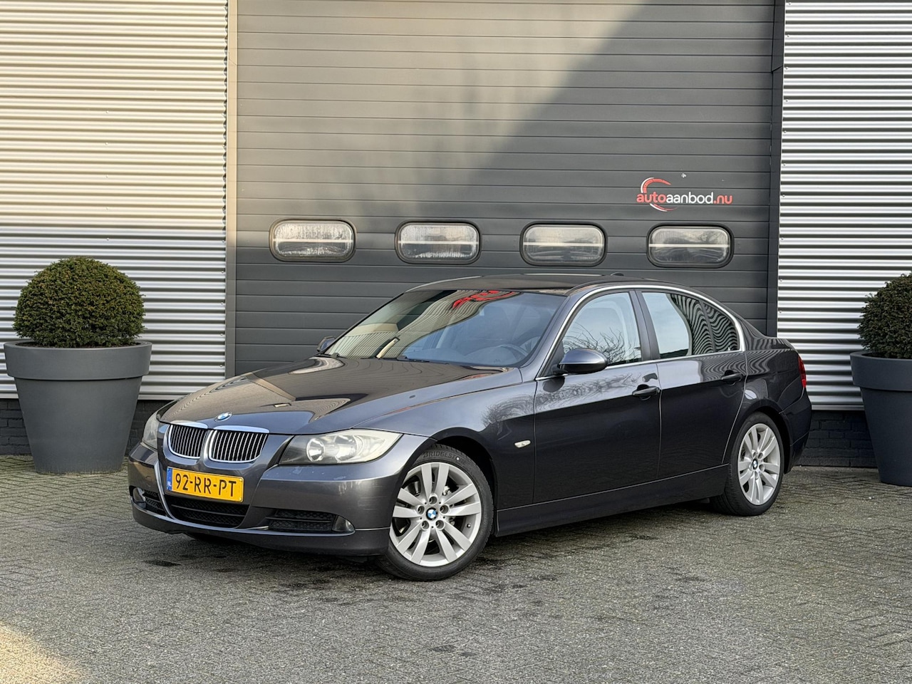 BMW 3-serie - 320i Dynamic Executive | Navigatie | Climate Control | Lichtmetalen Velgen | Trekhaak | - AutoWereld.nl