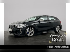 BMW 1-serie - M135i xDrive | Panoramadak | Head up | Elektrisch verstelbare stoelen | Stuurverwarming |