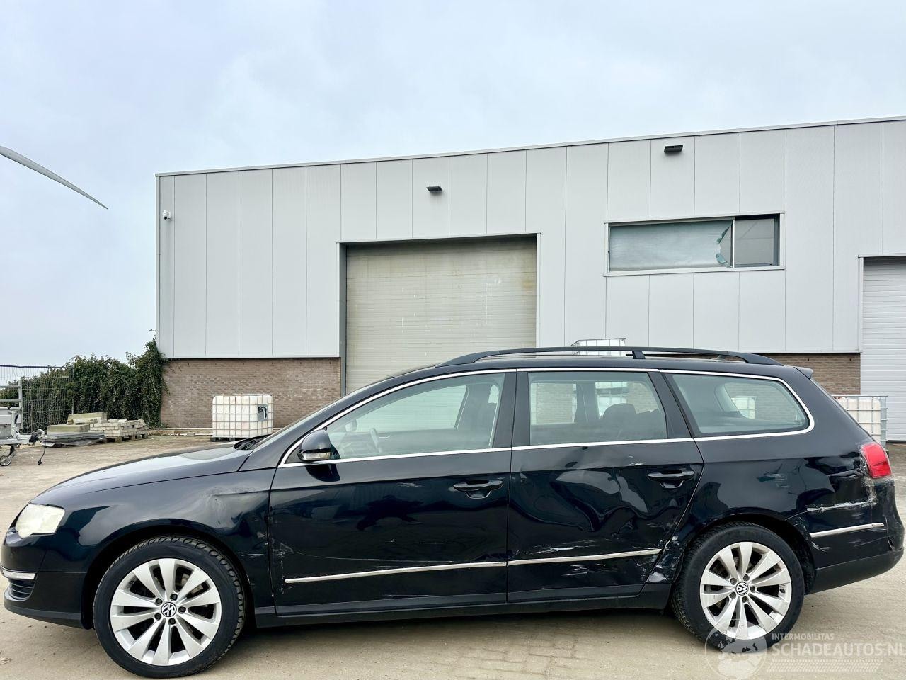 Volkswagen Passat Variant - 2.0 FSI 150pk 6-Traps automaat Comf Bus - nap - clima - cruise - navi - pdc v+a - licht + - AutoWereld.nl