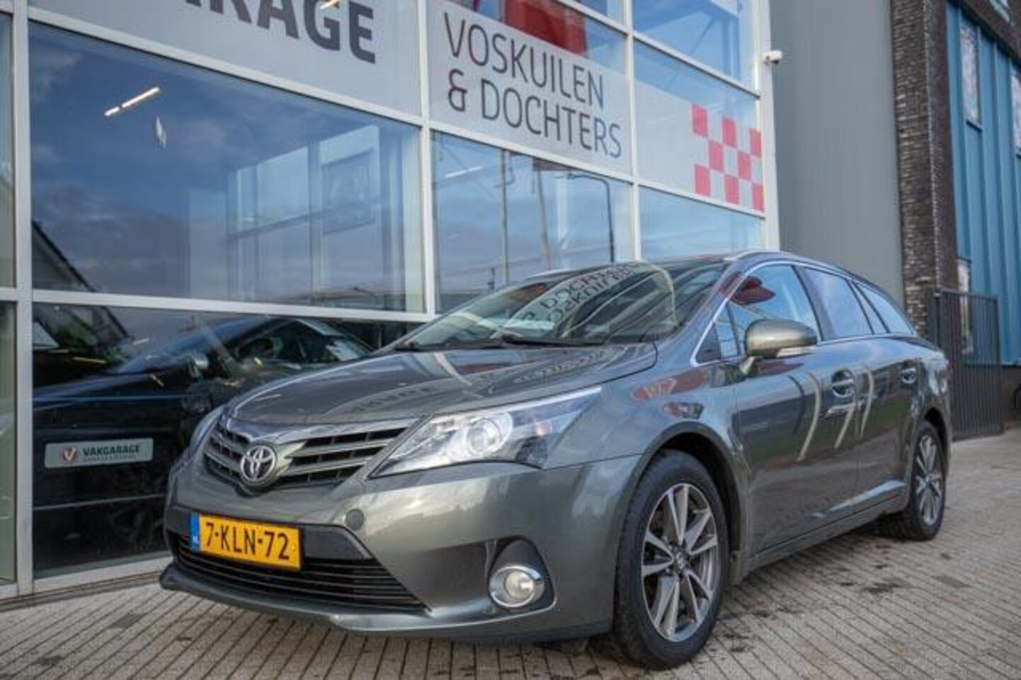 Toyota Avensis Wagon - 1.8 VVTi Dynamic Business | Trekhaak - AutoWereld.nl