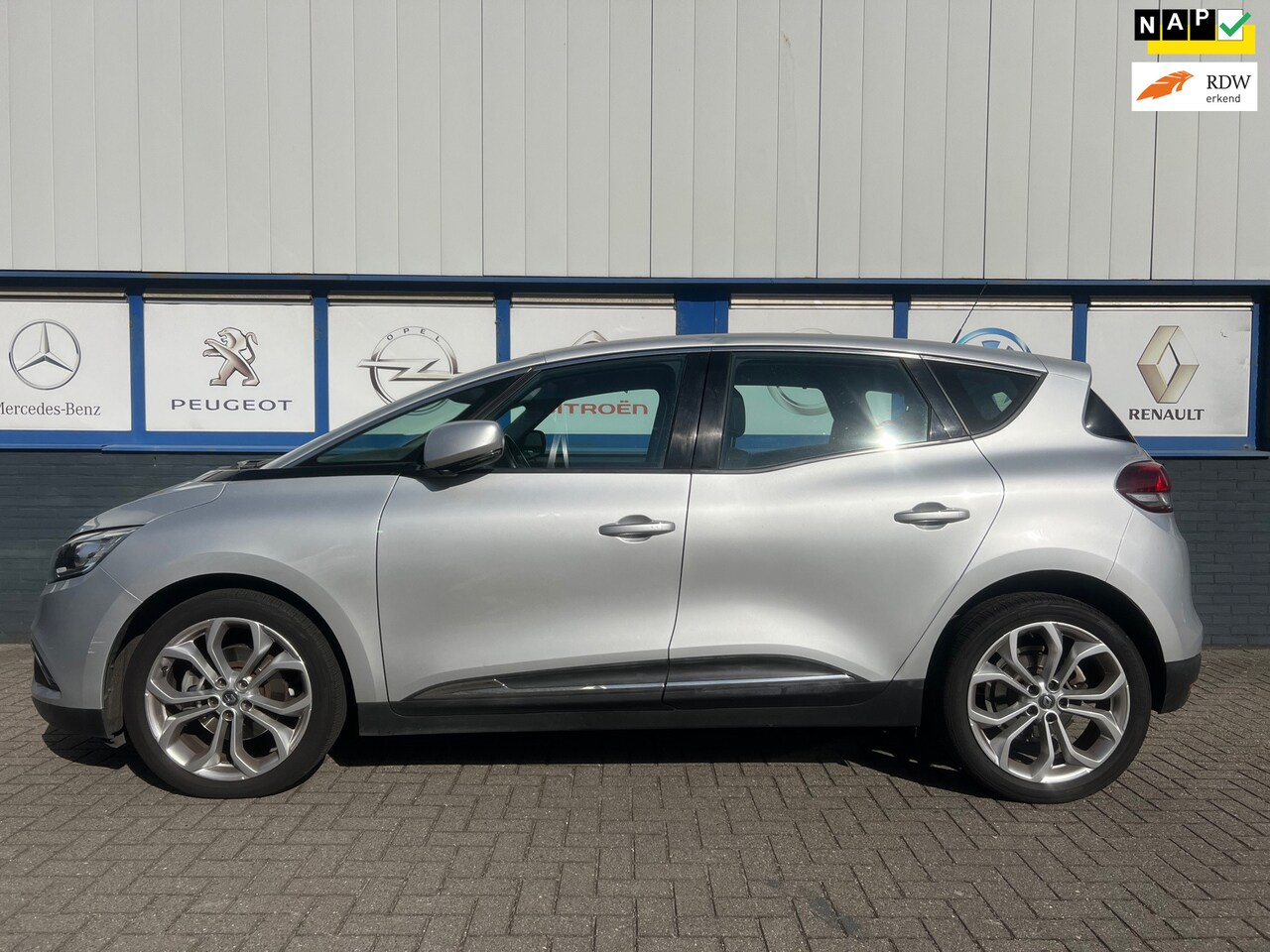 Renault Scénic - 1.2 TCe Zen 2017 57000km 12900eu - AutoWereld.nl