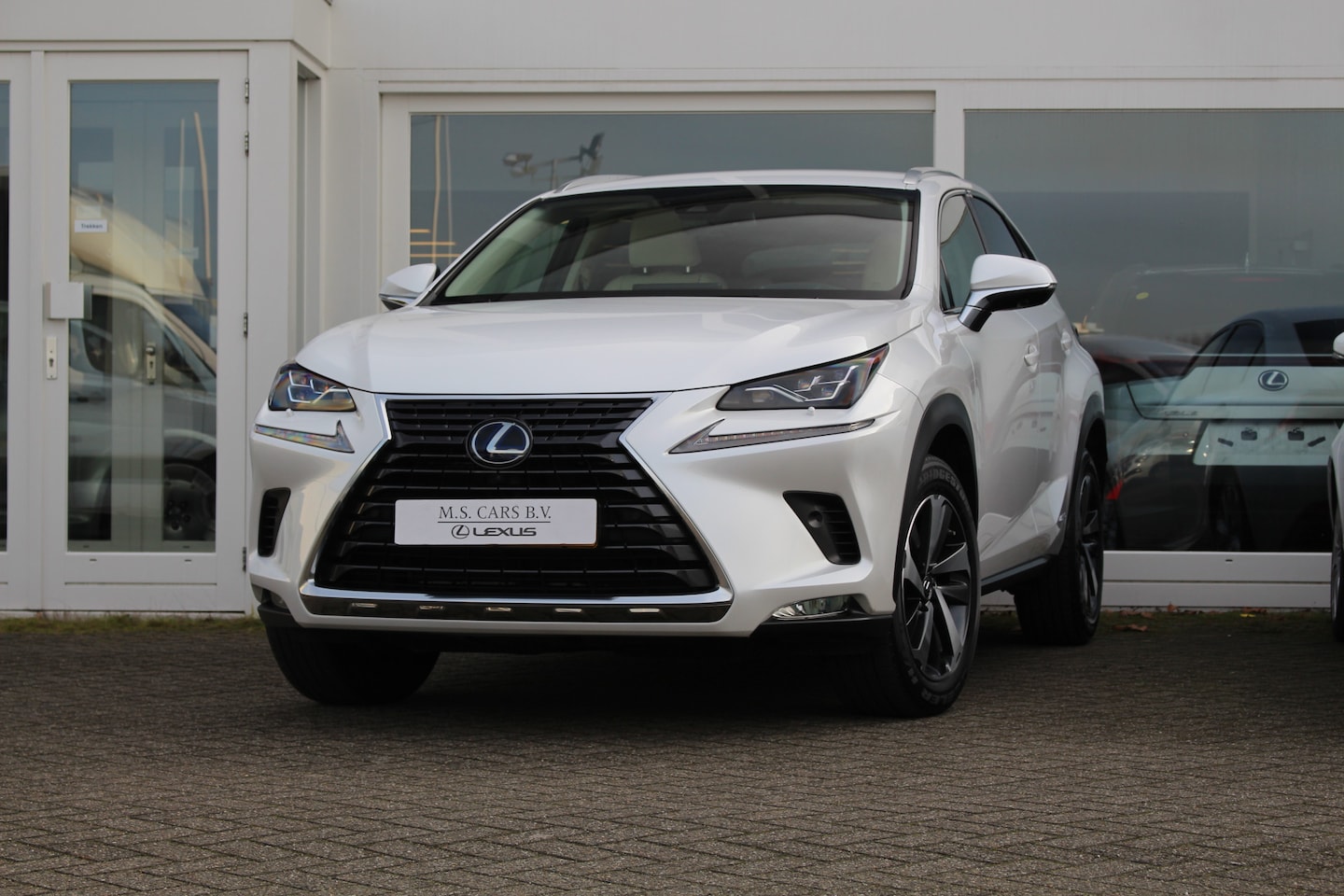 Lexus NX - 300h AWD Hybrid President Line I Parel wit I Mark Lev. I Applecarplay - AutoWereld.nl