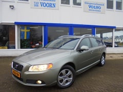 Volvo V70 - 2.5T MOMENTUM, AUT, TREKH, COMPLEET ONDERHOUD, DYN AUDIO, NIEUWSTAAT