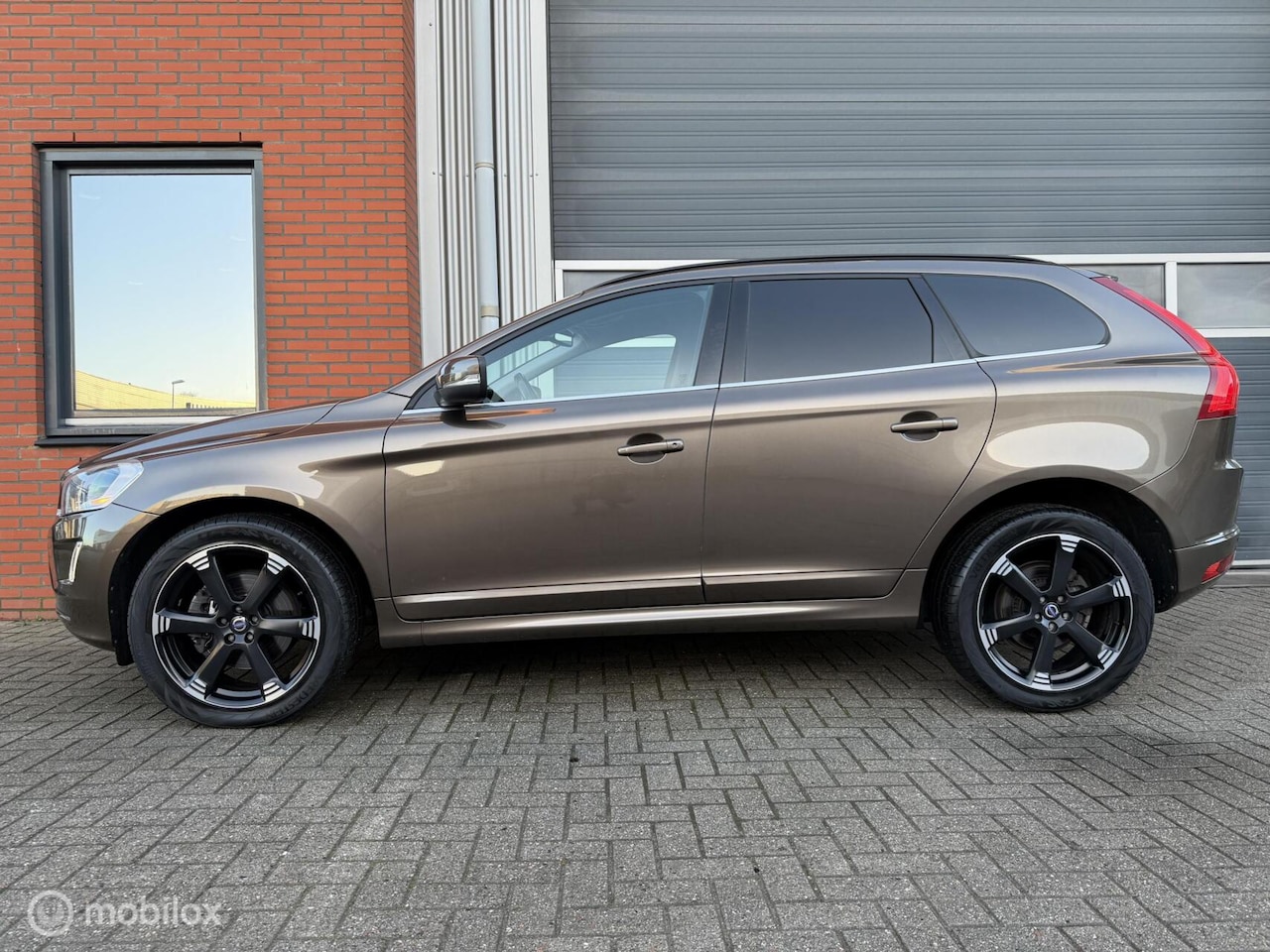 Volvo XC60 - 2.0 D4 Aut. Momentum - Grijs kenteken - xenon - AutoWereld.nl