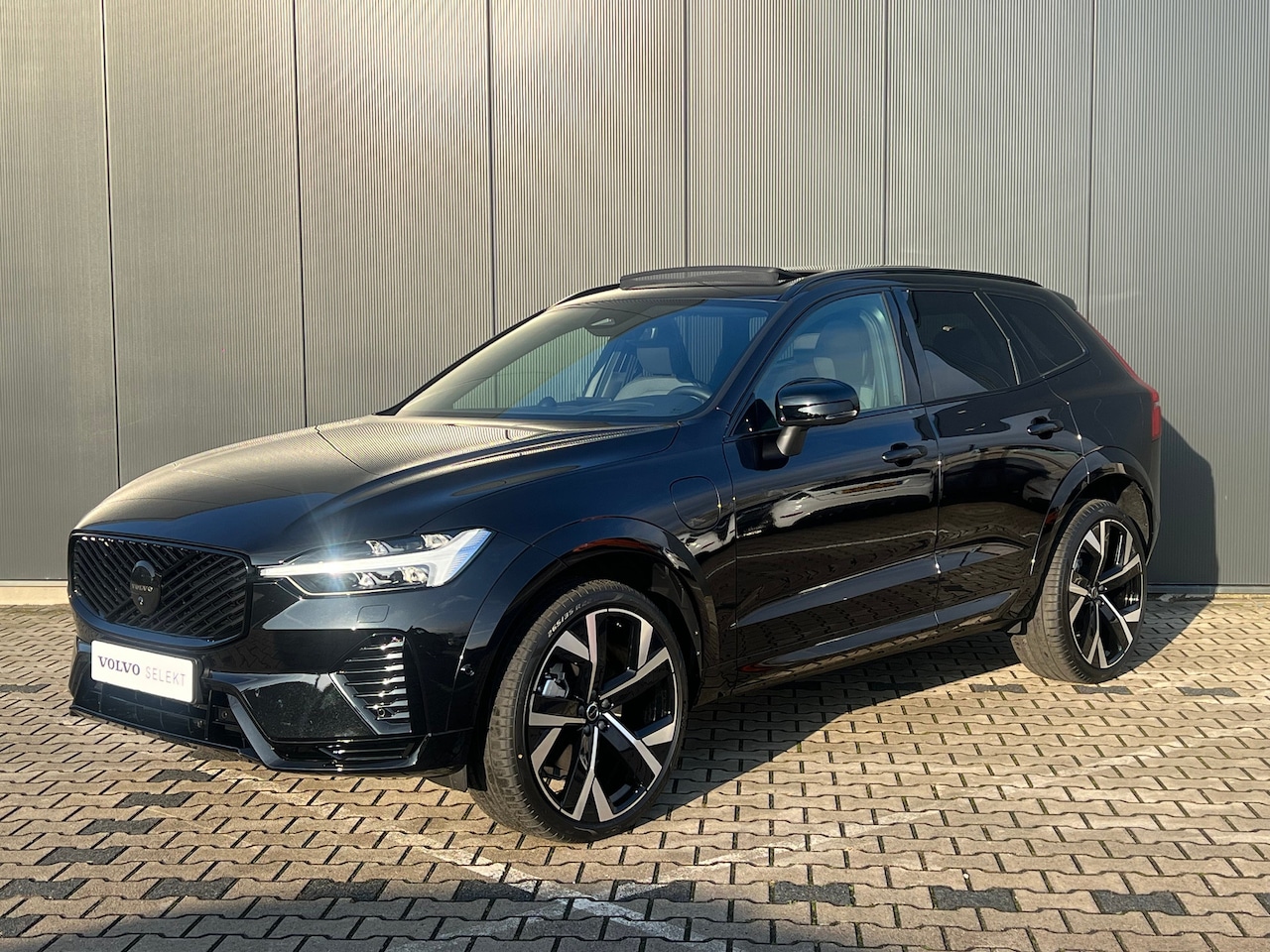 Volvo XC60 - T6 Plug-in hybrid AWD Ultra Black Edition | Bowers&Wilkins | Registratie 2026 | Luchtverin - AutoWereld.nl