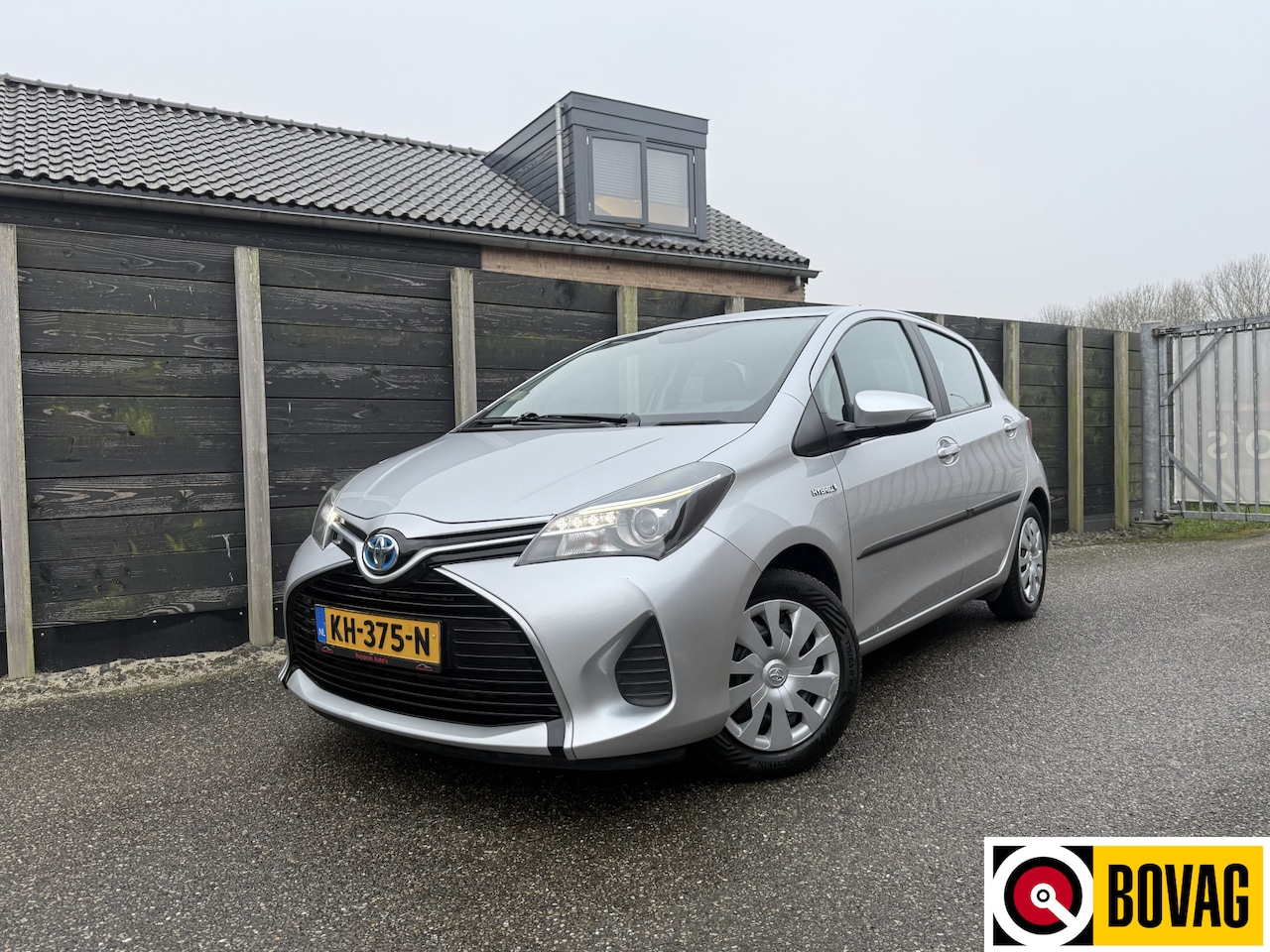 Toyota Yaris - 1.5 Hybrid Aspiration dealer onderhouden!! - AutoWereld.nl