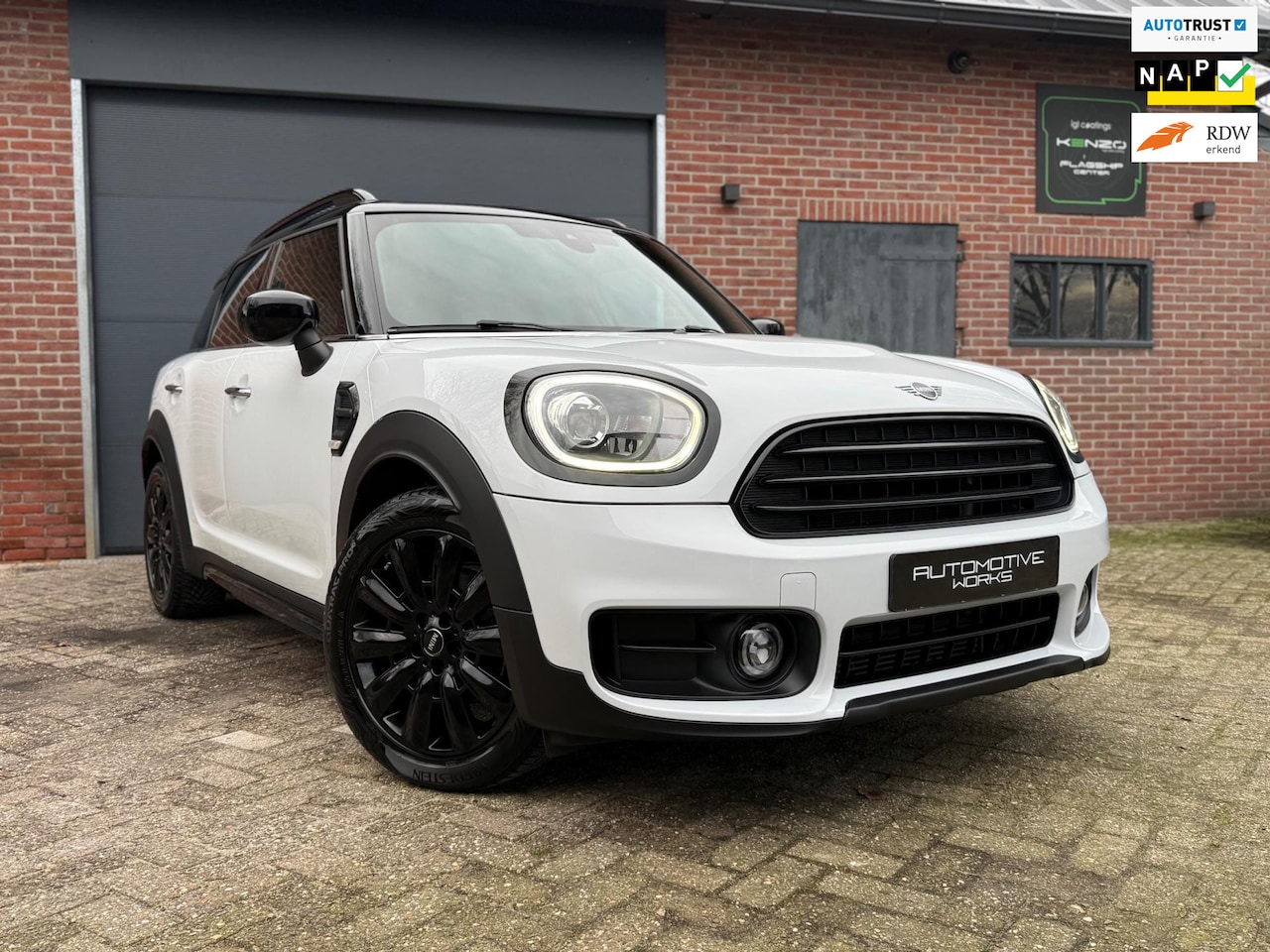 MINI Countryman - 1.5 Cooper Pepper Automaat | Gratis Autotrust garantie | 2019 | Leder | Trekhaak | PDC | N - AutoWereld.nl