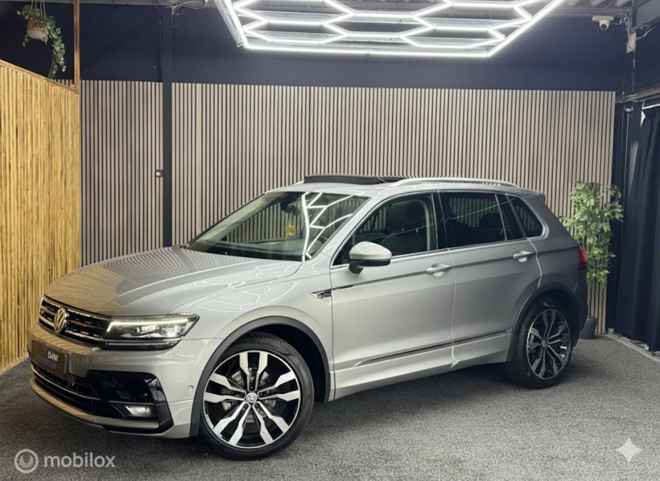 Volkswagen Tiguan - 1.4 TSI ACT Business R|Pano|LED|Camera|ACC - AutoWereld.nl