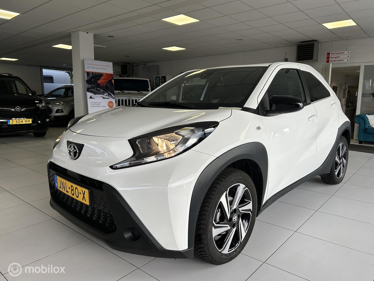 Toyota Aygo X - 1.0 VVT- Play 17 inch private glass ! - AutoWereld.nl