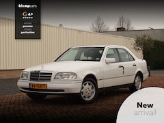 Mercedes-Benz C-klasse - 180 Classic | Youngtimer | Notenhout | Automaat | 2e Eig. | Uniek kmstand