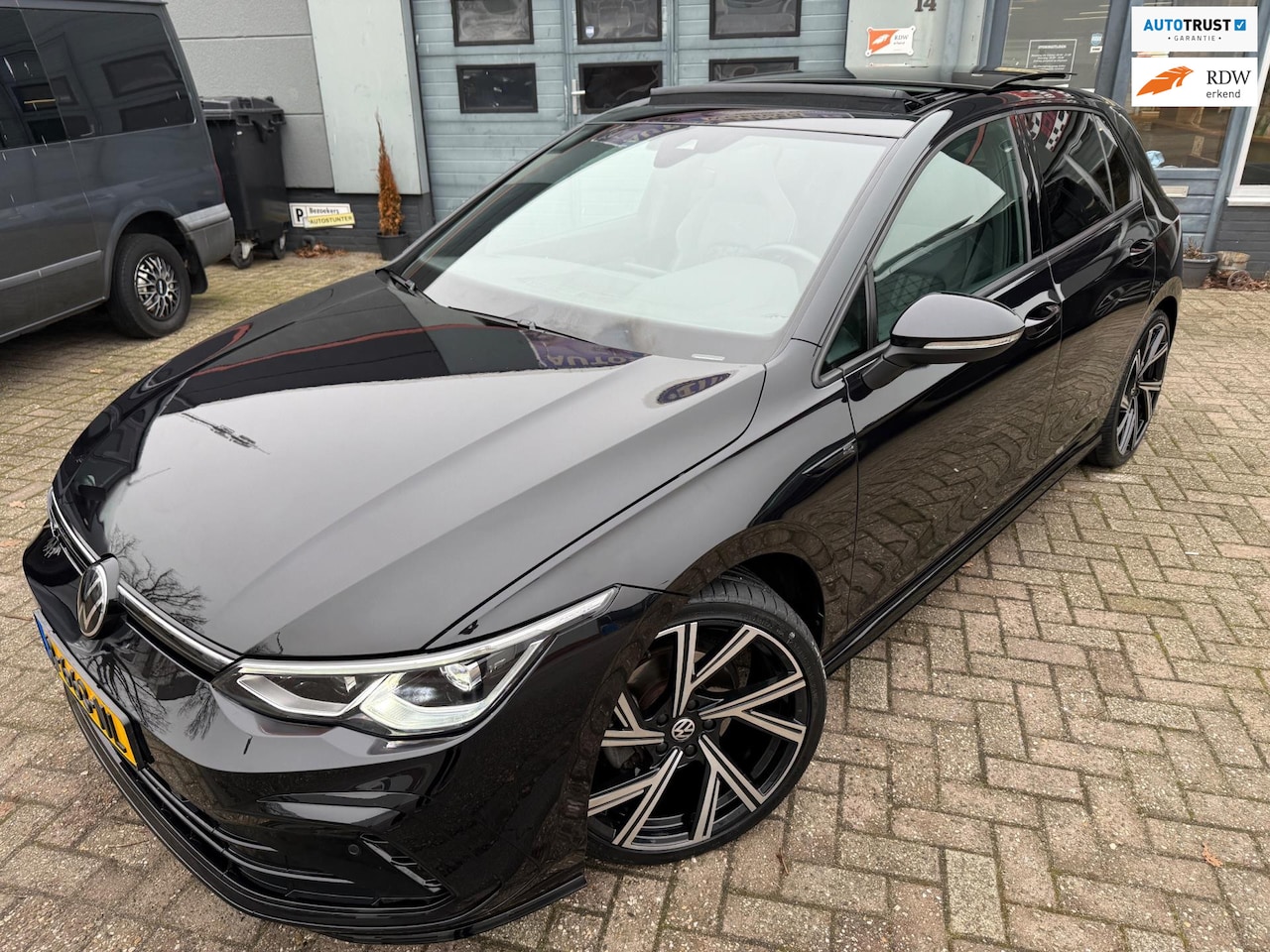 Volkswagen Golf - 1.5 eTSI 2022 R-LINE DSG PANO ACC SIDE-ASSLEDER ALCANTARA - AutoWereld.nl