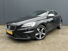 Volvo V40 - 1.5 T3 AUTOMAAT 153 PK Polar+ Sport R Design PANO DAK CAMERA ALCANTARA HARMAN KARDON PARK