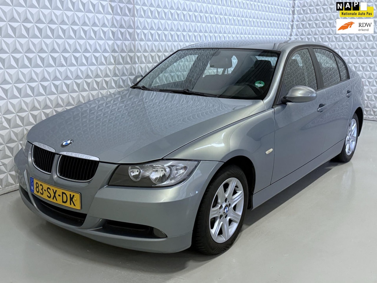 BMW 3-serie - 318i Airco Cruise Sportvelgen Trekhaak (2006) - AutoWereld.nl