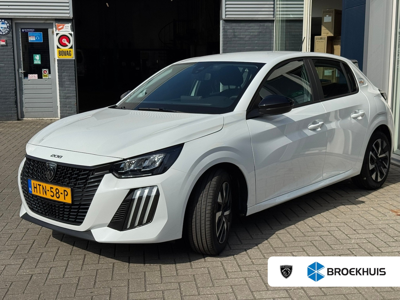 Peugeot 208 - 1.2 Hybrid 110 e-DCS6 Style | Parkeersensoren | DAB | Apple Carplay/Android Auto | | Airco - AutoWereld.nl