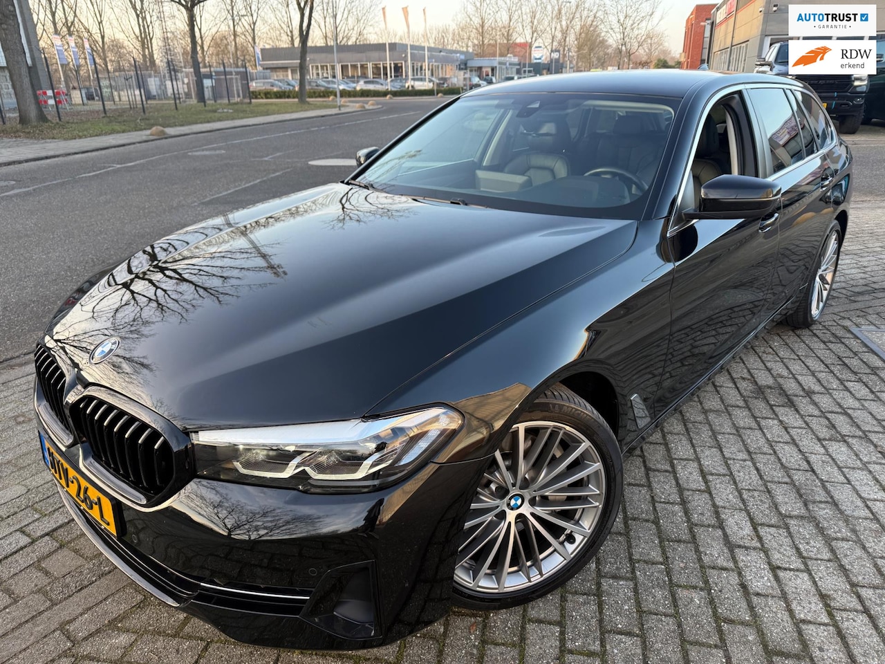 BMW 5-serie Touring - 530i HYBRID 2022 HIGH EXECUTIVE AUT LEDER CARPLAY LUXE - AutoWereld.nl