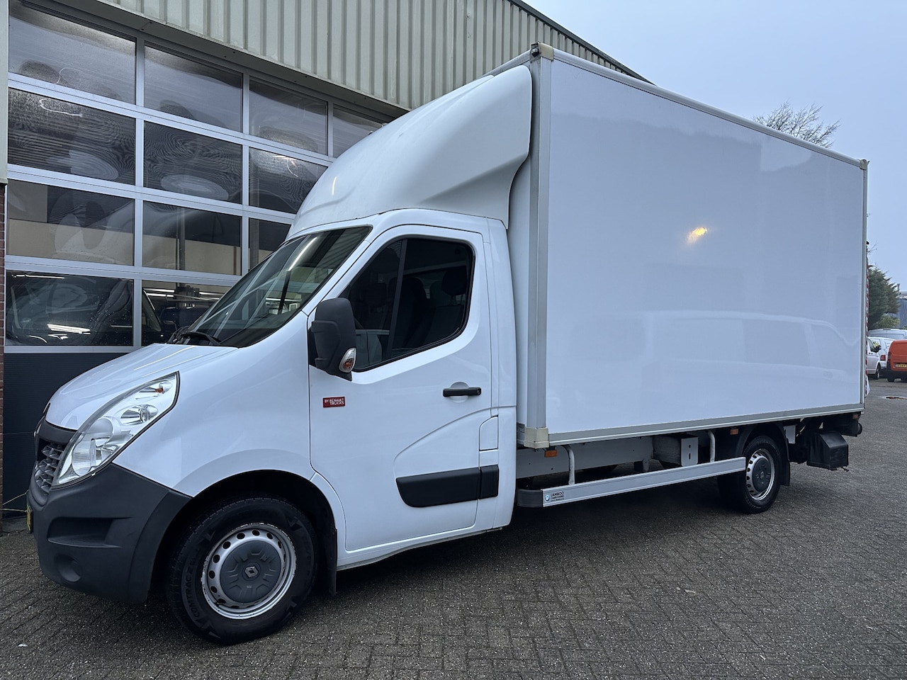 Renault Master - T35 2.3 dCi Bakwagen+klep Airco,Cruise,3 persoons L420cm B210cm H230cm - AutoWereld.nl