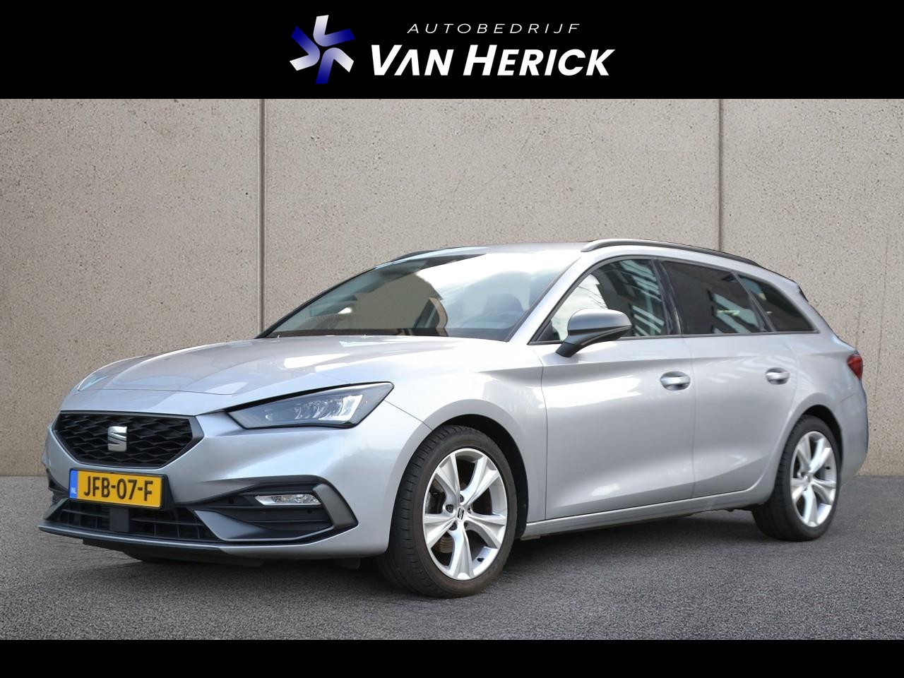 SEAT Leon Sportstourer - 1.5 eTSI 150PK FR Automaat | Carplay | Climate control - AutoWereld.nl