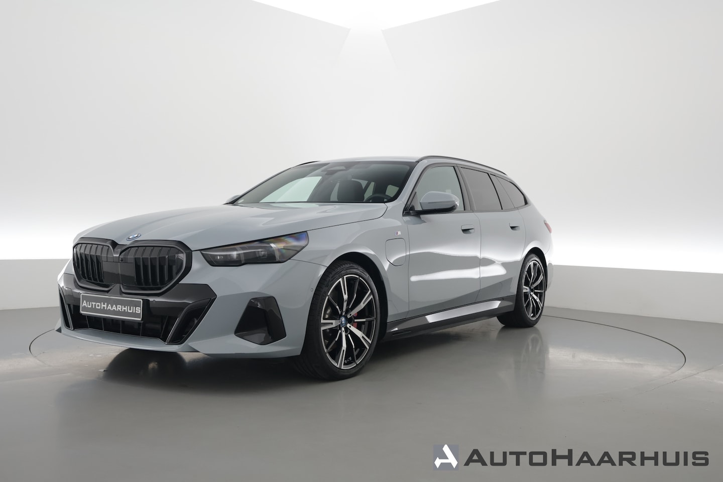 BMW 5-serie Touring - 530e xDrive M-Sport Pro | Shadowline | Widescreen | HUD | Harman/Kardon | Elek. Trekhaak | - AutoWereld.nl