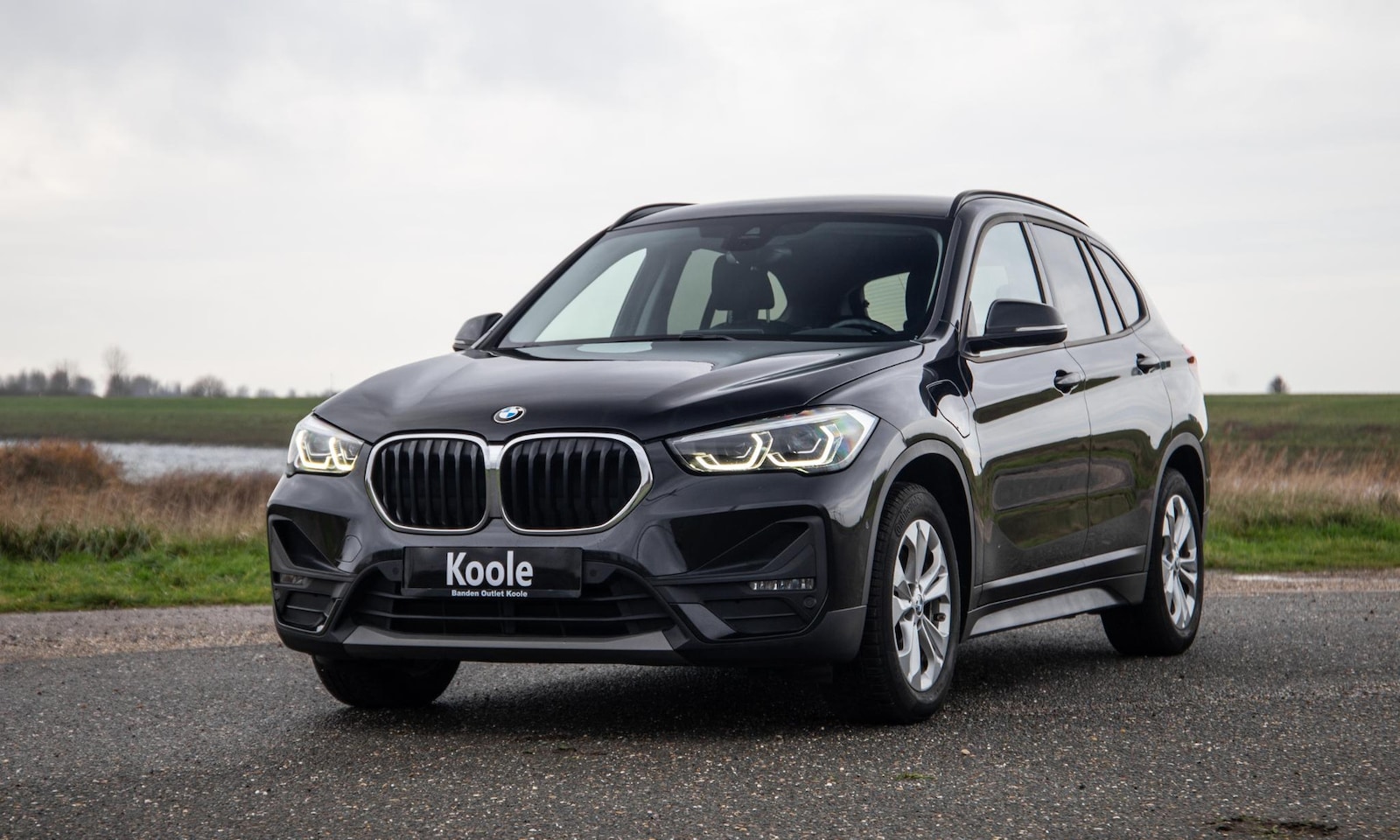 BMW X1 - xDrive25e Executive CAMERA / CARPLAY / AUTOMAAT / LEDER / LED / CRUISE CONTROLE / STOELVER - AutoWereld.nl