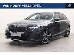 BMW 5-serie Touring - 530e M Sport Automaat / Panoramadak / Trekhaak / Stoelventilatie / M Sportonderstel / Stuu